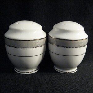 Mikasa L3428 Platinum Crown Footed Salt and Pepper Shakers